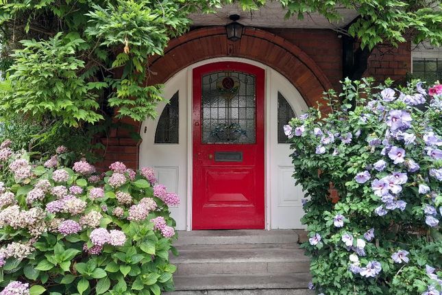 6 bedroom semi-detached house for sale