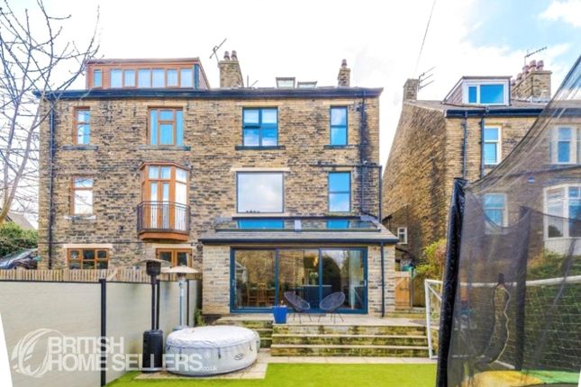 5 bedroom semi-detached house for sale