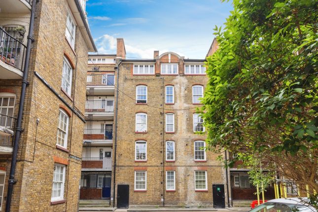 3 bedroom flat for sale