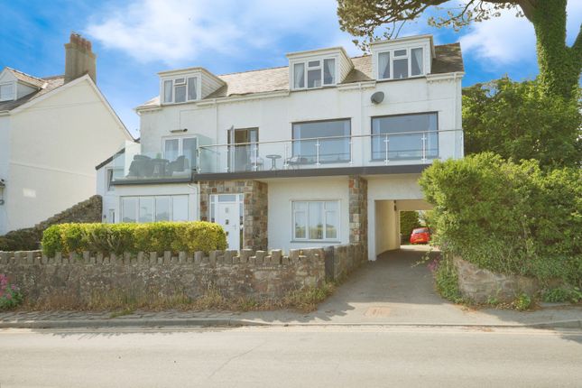 3 bedroom flat for sale