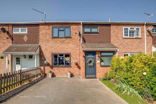 Skimmers Field, High Wycombe HP15 3 bed terraced house for sale