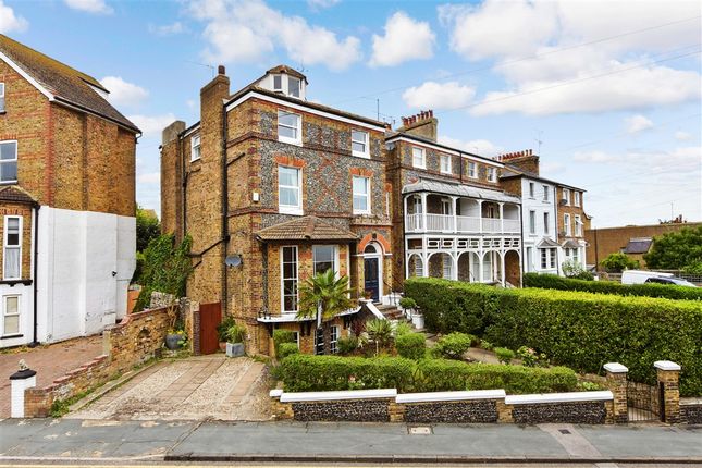 7 bed link detached house