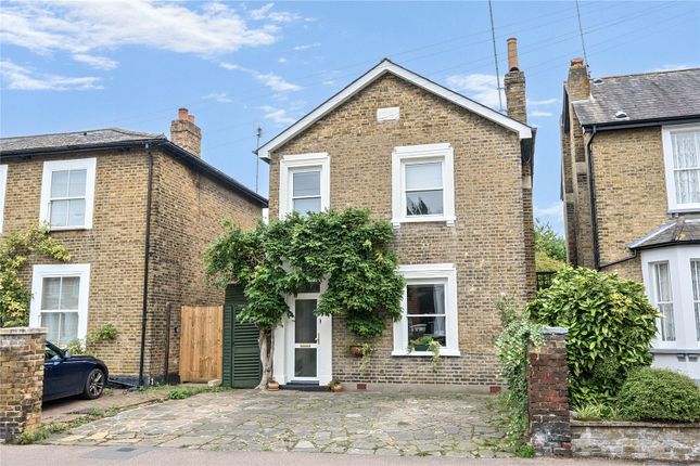 Knights Park, Kingston upon Thames, KT1 3 bed detached house for sale