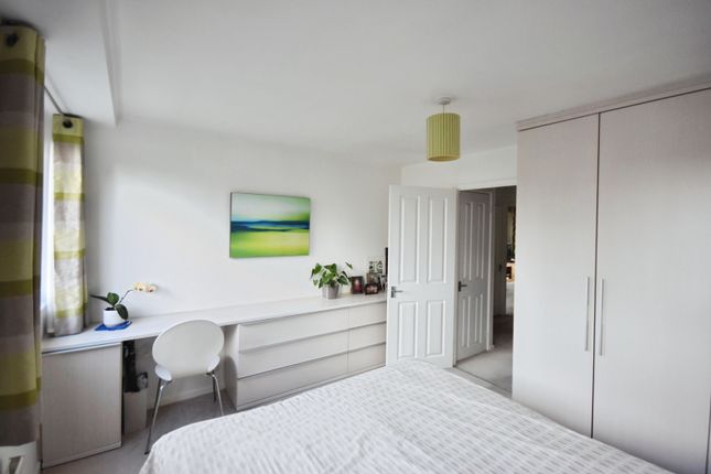 Galba Court, Brentford Dock 2 bed flat for sale