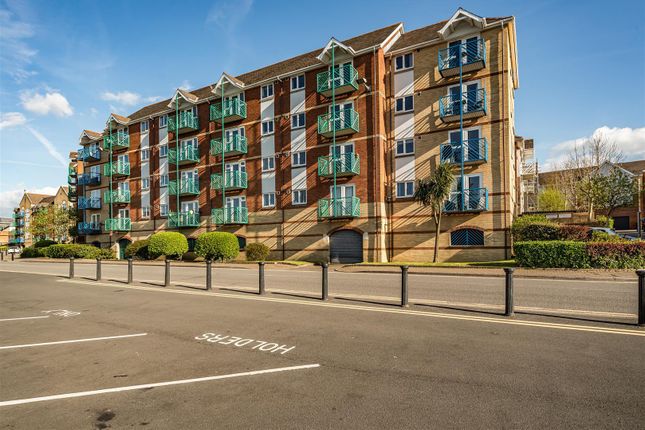 Ambassador House, Marina, Swansea 2 bed apartment for sale