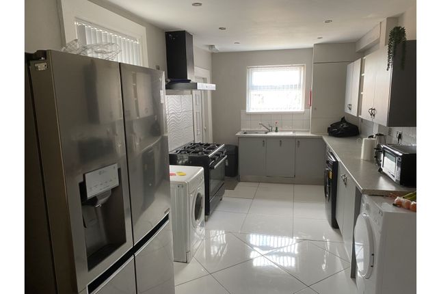 5 bed terraced house