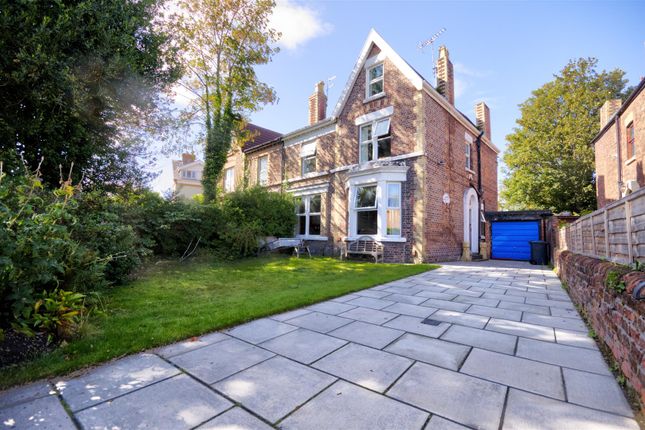 6 bedroom semi-detached house for sale