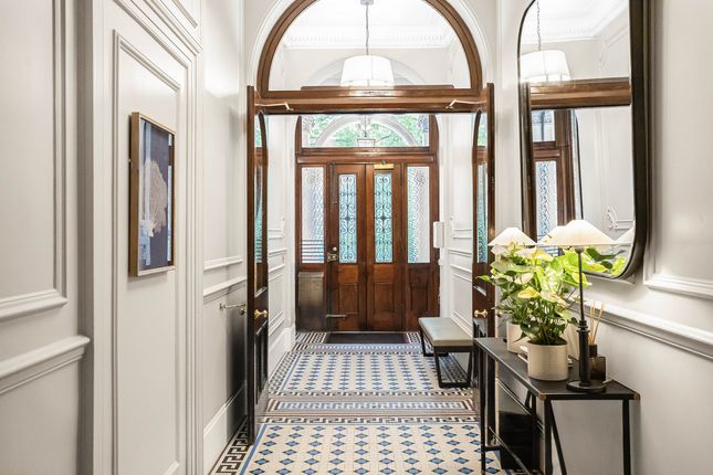 Ennismore Gardens, London, SW7 2 bed flat for sale