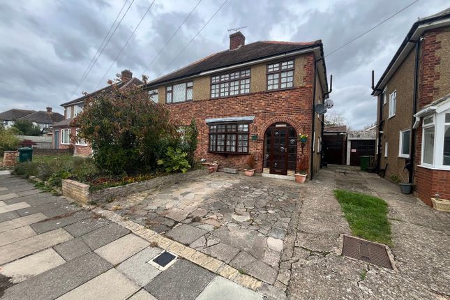 Gilmore Crescent, Ashford TW15 3 bed semi