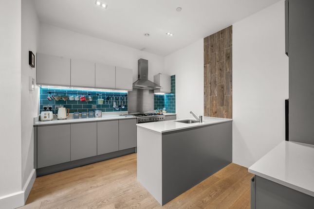 Wellesley Road, London SE18 2 bed terraced house for sale