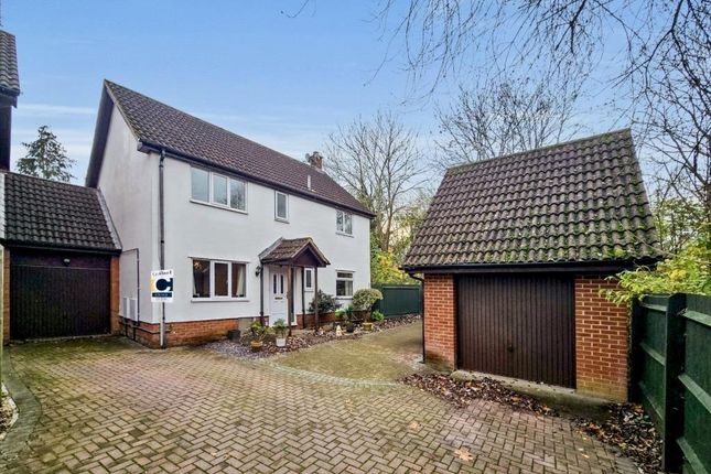 Hunters Reach, Bradwell, Milton Keynes 4 bed detached house for sale