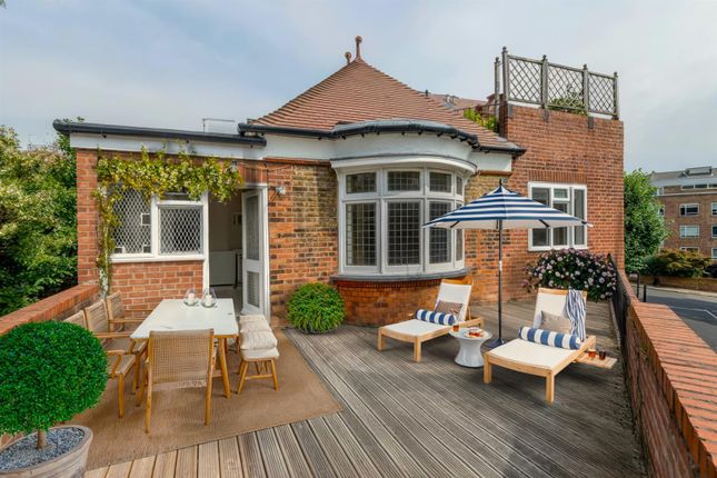 Lyndhurst Gardens, Belsize Park, NW3 2 bed flat for sale