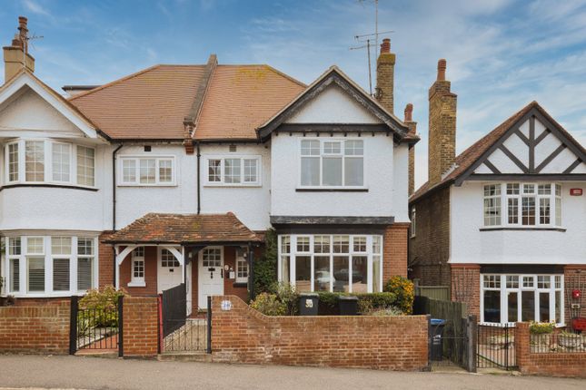 Queens Road, Broadstairs, Kent, CT10 2 bed flat for sale