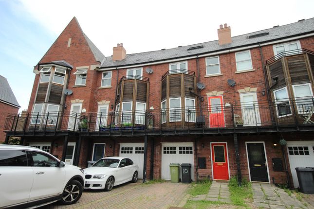 Huntington Crescent, Far Headingley... 5 bed terraced house for sale