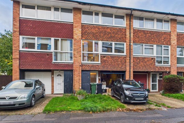 Nash Drive, Redhill RH1 3 bed townhouse for sale