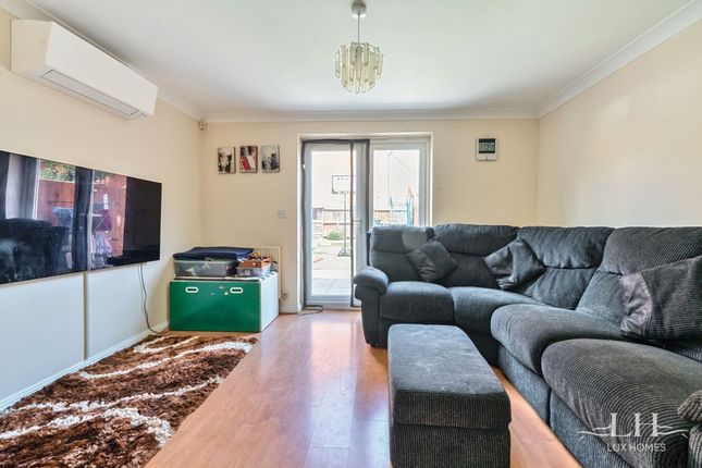 Westfield Gardens, Romford 3 bed terraced house for sale