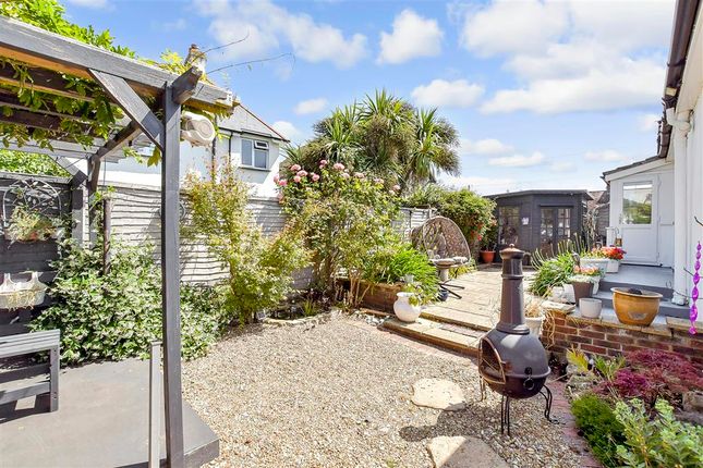 4 bed link detached house