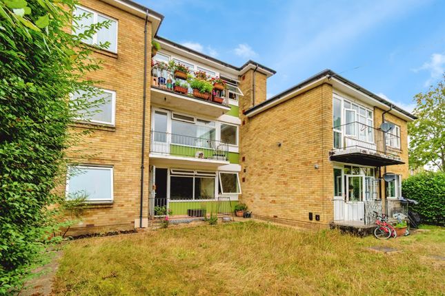 2 bedroom ground floor flat for sale