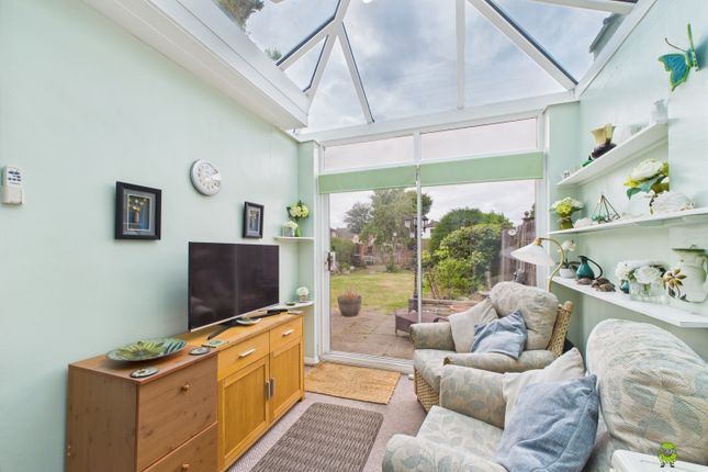 Woolwich Road, Bexleyheath, Kent, DA7 4 bed semi