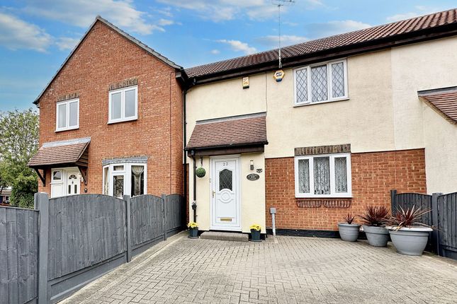 Larch Close, Basildon SS15 2 bed terraced house for sale