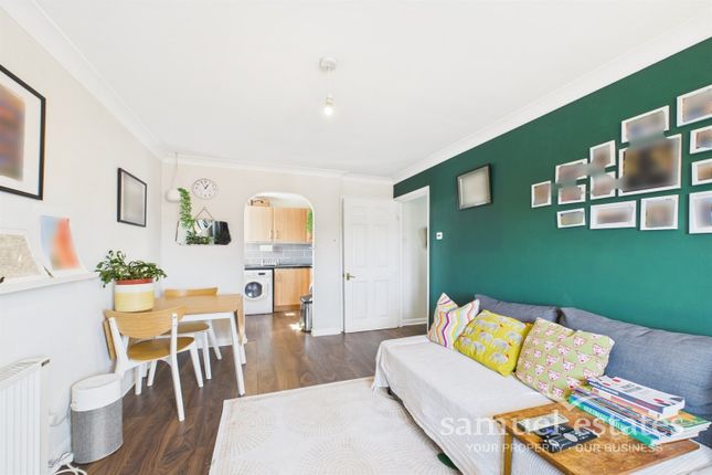 Veals Mead, Mitcham, CR4 1 bed flat for sale