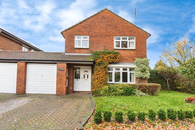 4 bed link detached house
