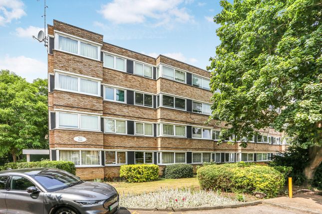 Queenswood Gardens, Aldersbrook, E11 2 bed maisonette for sale