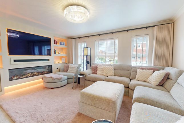 4 bedroom end of terrace house for sale