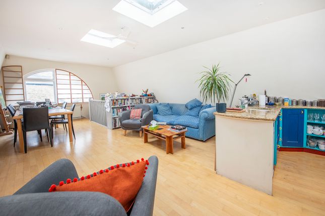 2 bedroom detached house for sale