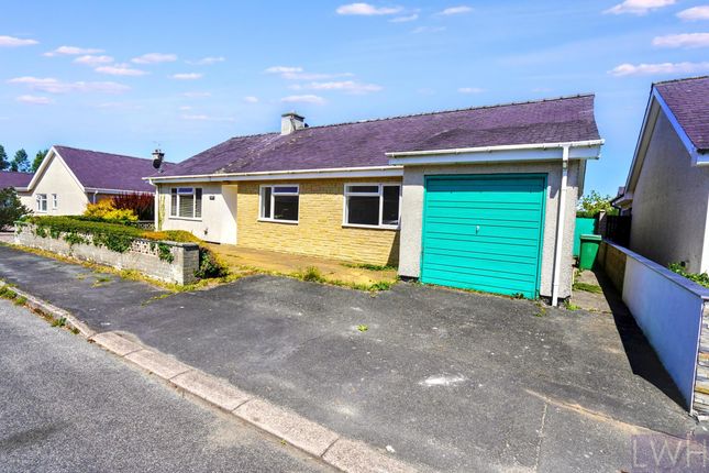 Lleyn, 67 Lon Ceredigion, Pwllheli 3 bed bungalow for sale