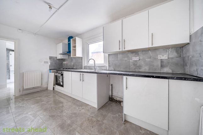 Portland Road, London, SE25 2 bed apartment for sale