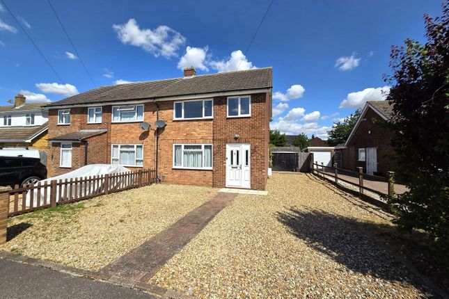 Courtlands Drive, Biggleswade SG18 3 bed semi