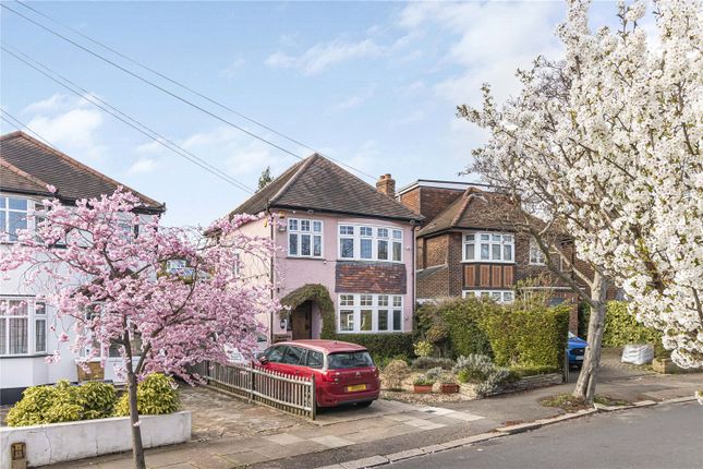Copthall Drive, Mill Hill, London, NW7 3 bed detached house for sale