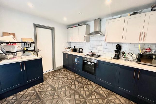 3 bed end terrace house
