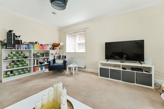2 bedroom ground floor flat for sale