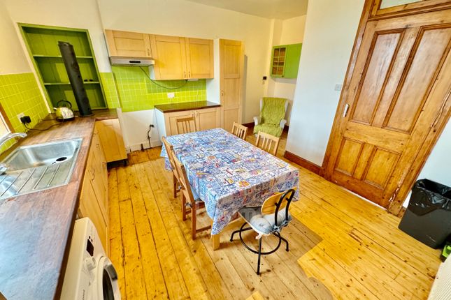 65 Kings Road, Beith 3 bed maisonette for sale