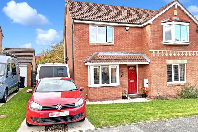 Charlock Gardens, Bingham, Nottingham 3 bed semi