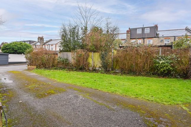 Preston Avenue, Highams Park, London, E4 4 bed detached house for sale