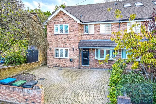 Lechmere Avenue, Chigwell IG7 4 bed semi