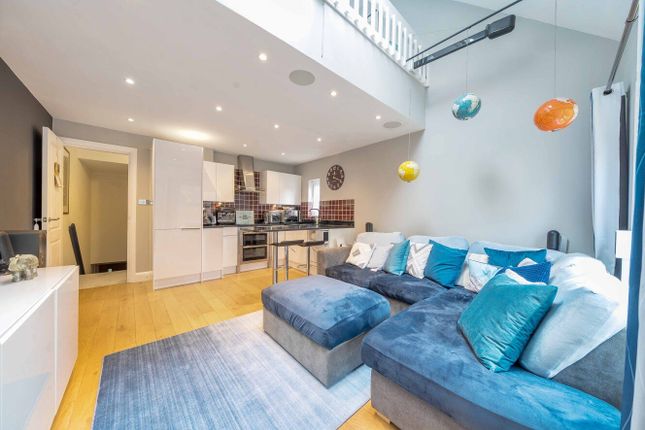 Kinburn Street, London, SE16 2 bed flat for sale