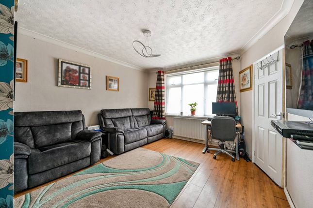 Churchill Road, Langley, Slough, SL3 2 bed terraced house for sale