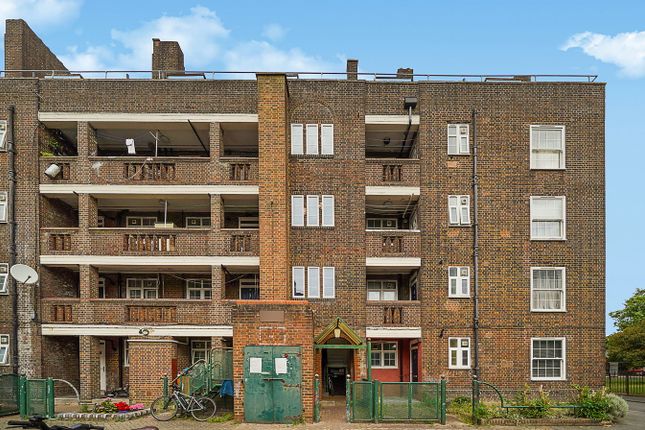 Loughborough Estate, London, SW9 3 bed flat for sale