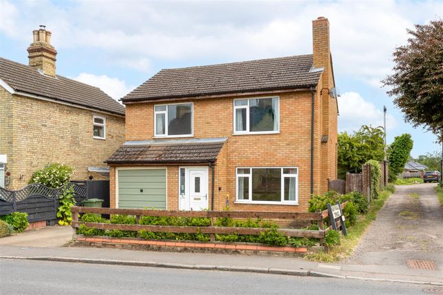 Hitchin Road, Arlesey, SG15 6RR 3 bed detached house for sale