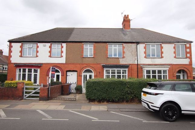 CROSS COATES ROAD, GRIMSBY 3 bed terraced house for sale