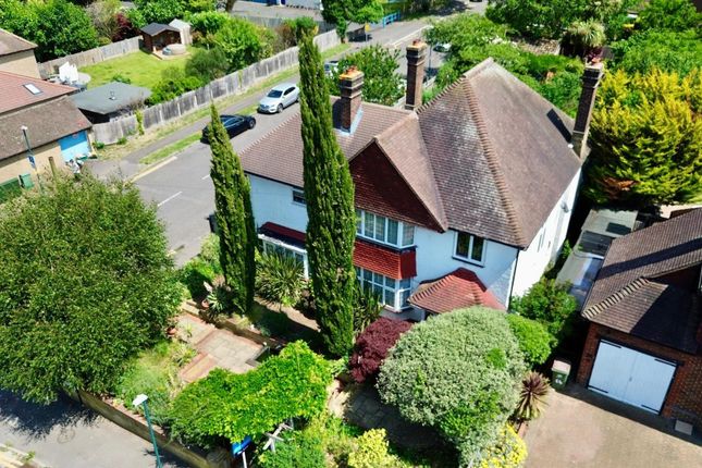 6 bedroom detached house for sale