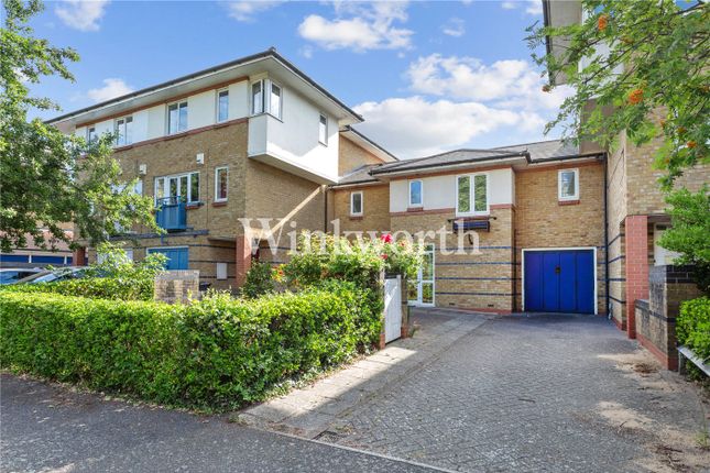 Castleview Close, London, N4 3 bed terraced house for sale