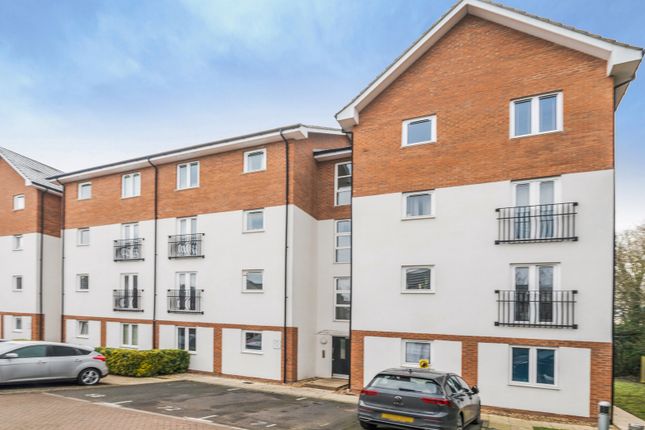 Crosby Gardens, Uxbridge 2 bed apartment for sale