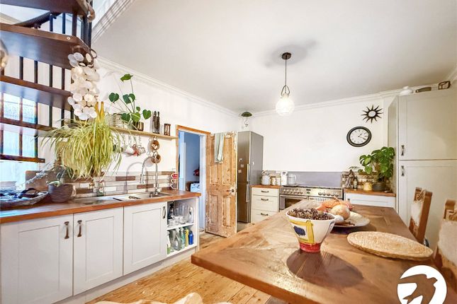 2 bedroom detached house for sale