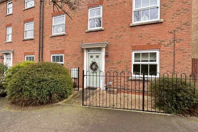Lily Walk, Sittingbourne ME10 4 bed semi