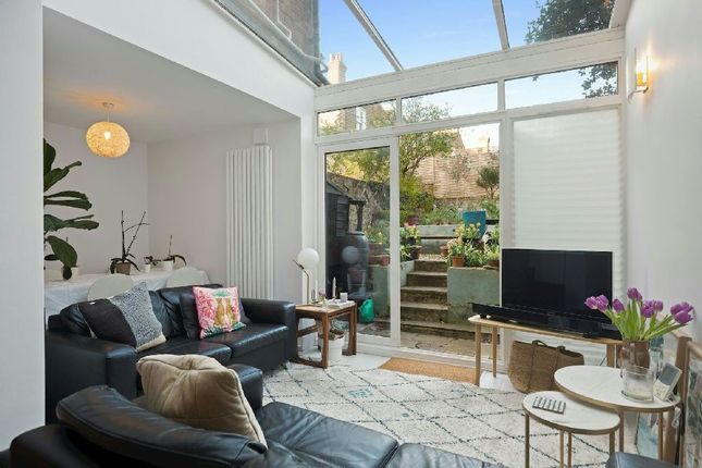 Miranda Road  Whitehall Park N19 3RB 3 bed flat for sale